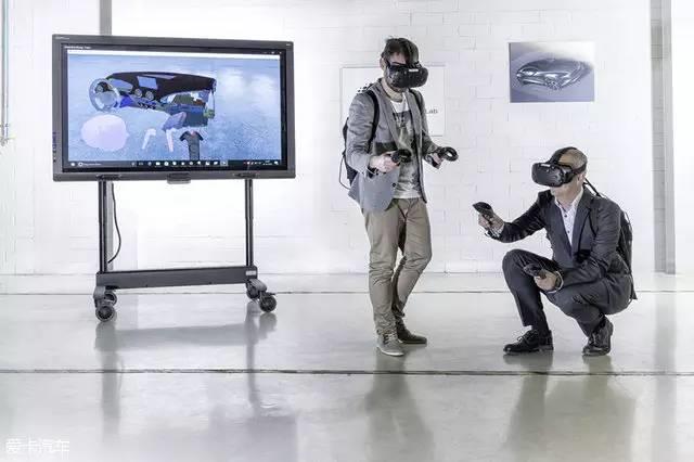 奧迪智能工廠自動化技術(shù)之利用VR設(shè)備模擬裝配汽車部件